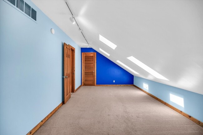 Building Photo - 1705 Lake Shore Dr