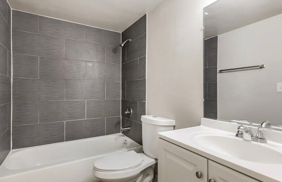 Building Photo - 17487 E Temple Dr