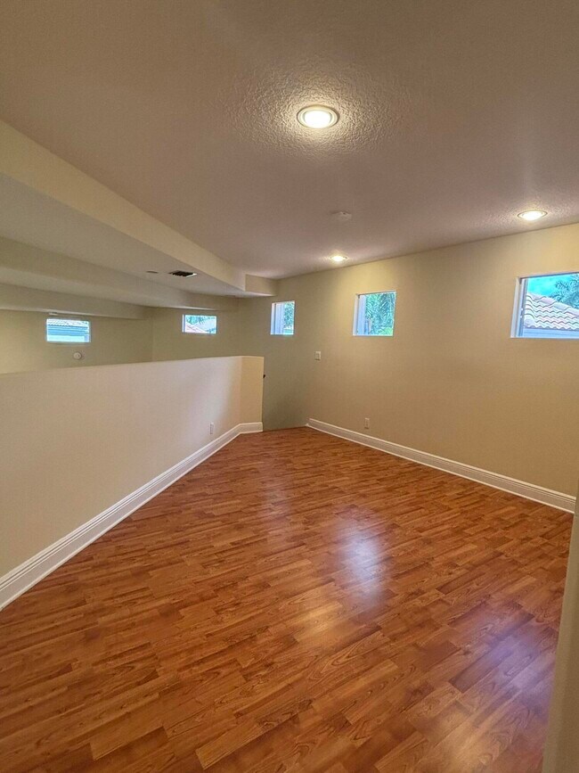 Building Photo - 10100 Larkspur Ln