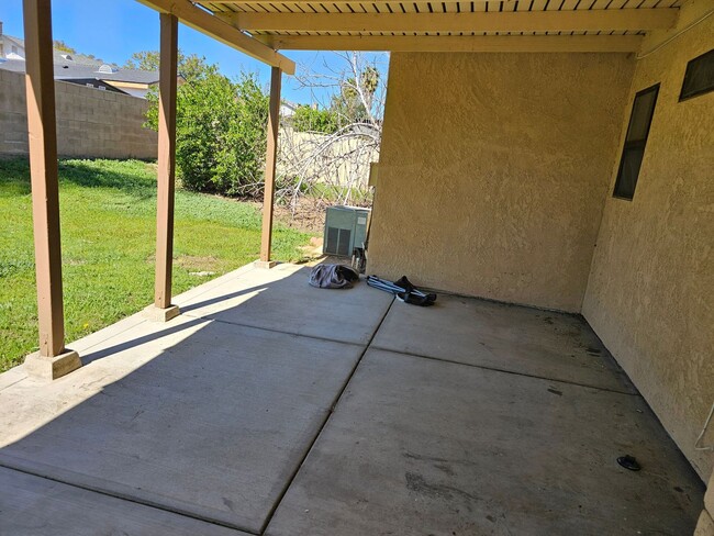 Building Photo - Nice 3 BR in Great MoVal Neighborhood