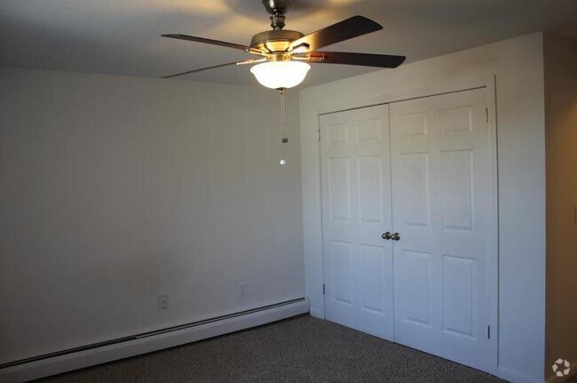 Bedroom - 873 West Boulevard