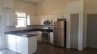 Building Photo - 1070 E Riches Ave