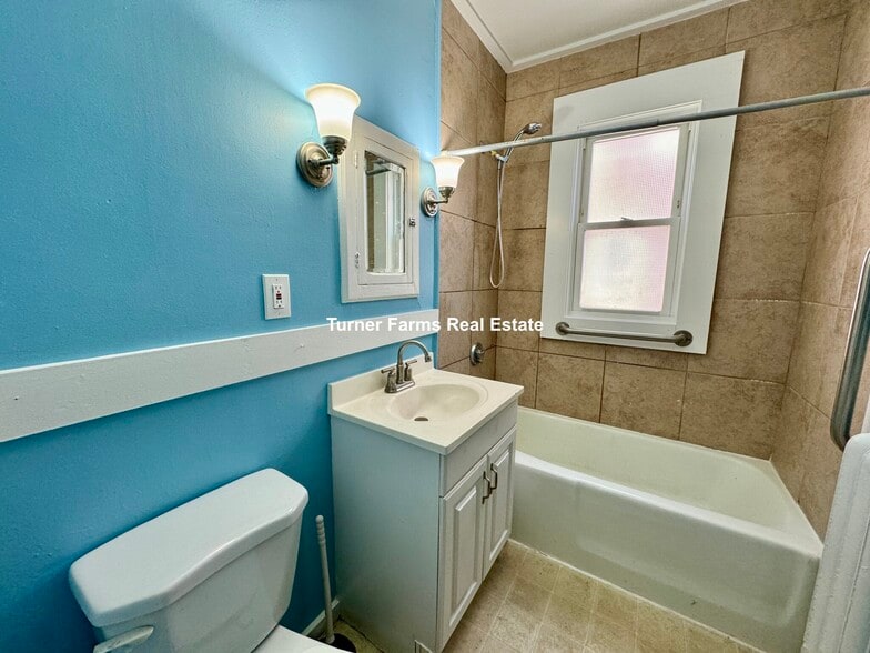 Building Photo - 41 Michigan Ave