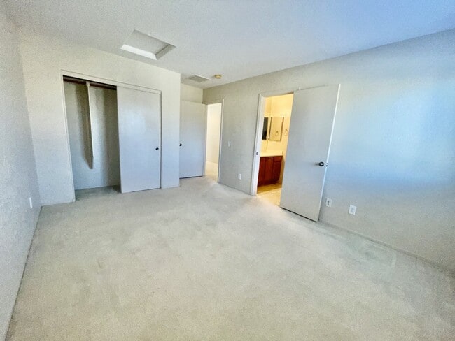 Building Photo - SPACIOUS 3 BEDROOM + LOFT | SILVERSTONE RANCH | GILCREASE ORCHARD VIEWS