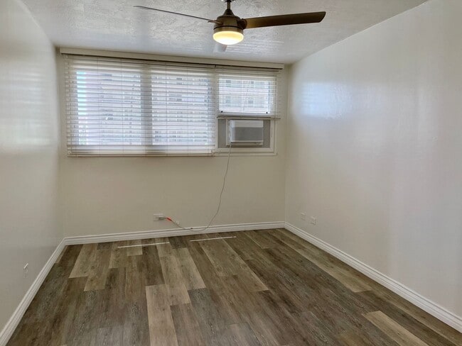 Building Photo - Newly Renovated 2-Bedroom Condo with Ala W...