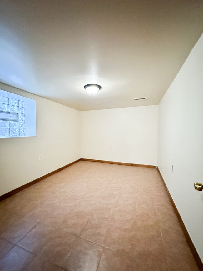 Building Photo - 7532 S Vernon Ave