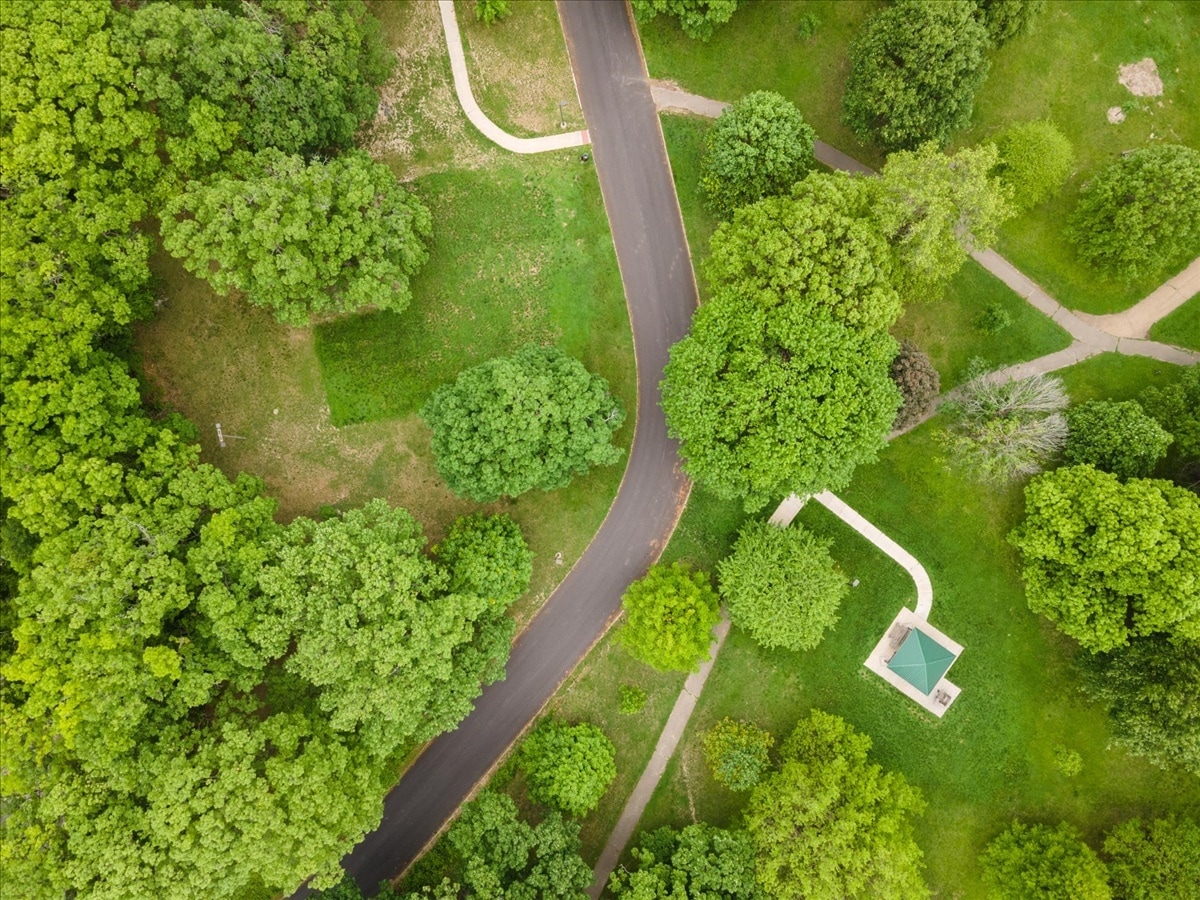 Crystal Lake Park - 1 Block Away - PRETTY!!! - 1001 N Coler Ave