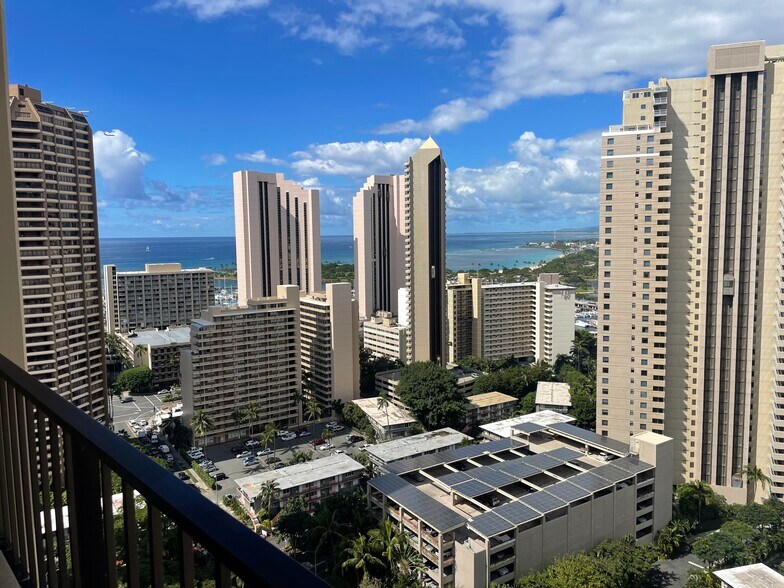 Building Photo - 411 Hobron Ln