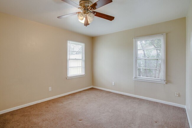 Building Photo - Fantastic home at a fantastic price!