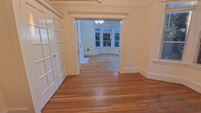 Building Photo - 205A Steiner Street-