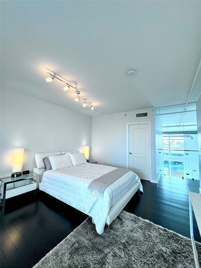 Building Photo - 1490 SE 15th St