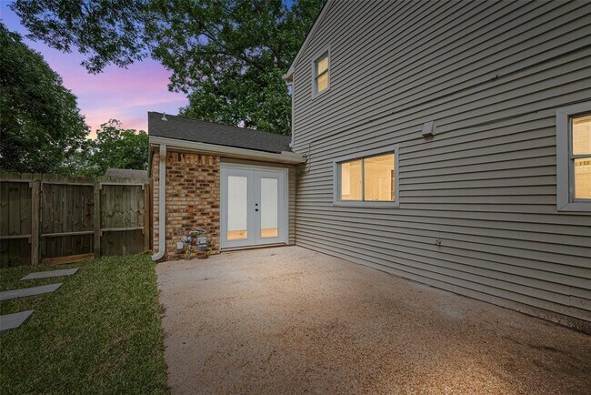 Building Photo - 1306 Briarmead Dr