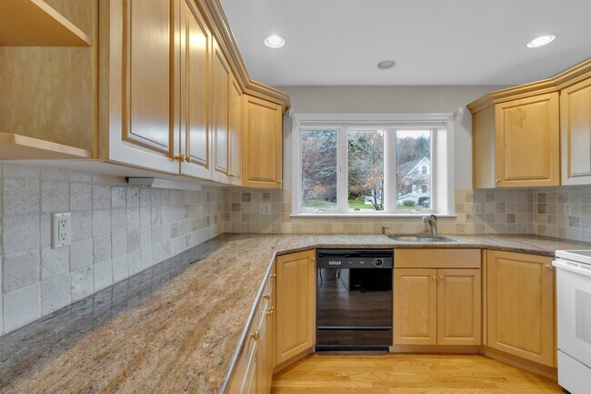 Primary Photo - 319 Stearns St