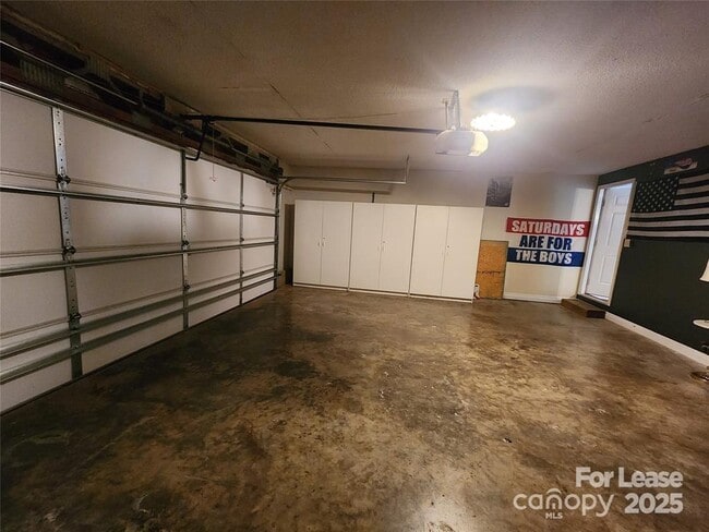 Building Photo - 10913 Magenta Ln