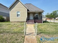 Building Photo - 2700 9th Ave SW