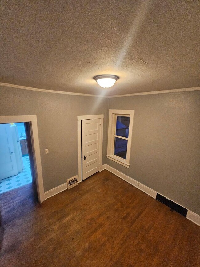 Building Photo - 1372 Merryman St