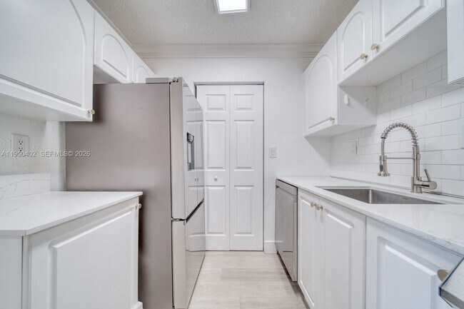 Building Photo - 10795 SW 108th Ave