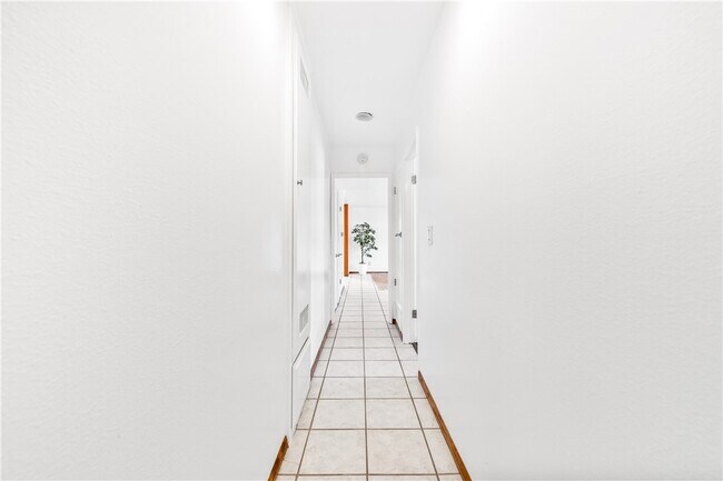 Building Photo - 6682 Alexandria Dr