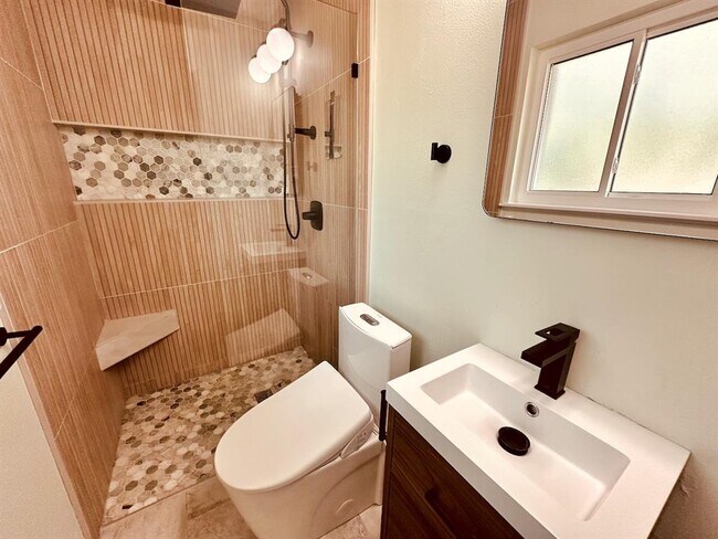 Building Photo - 7517 Eastcrest Dr