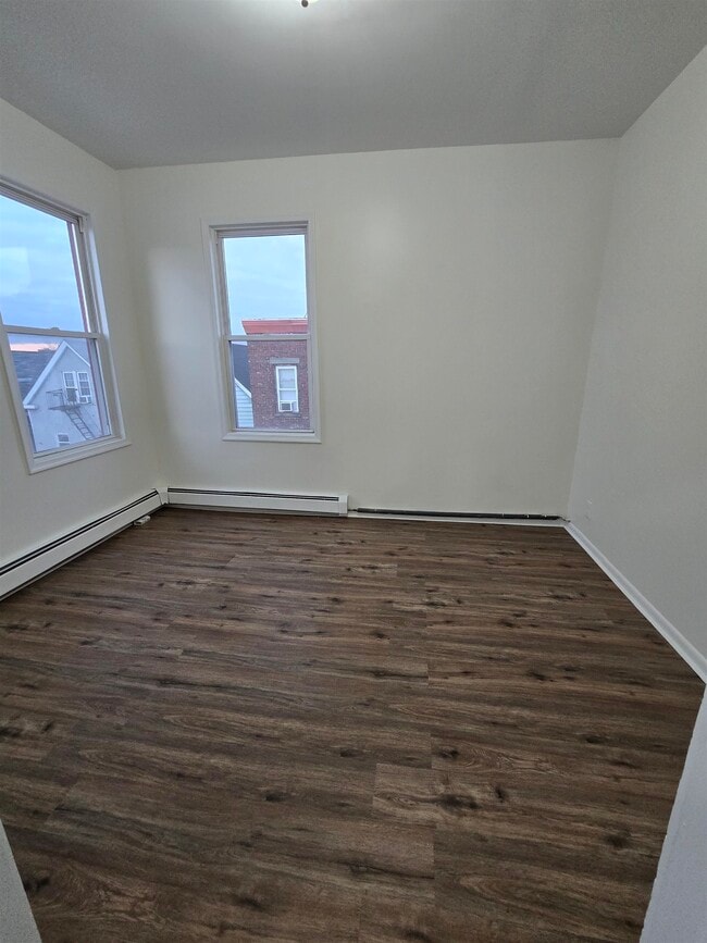 Building Photo - 1709 Kerrigan Ave