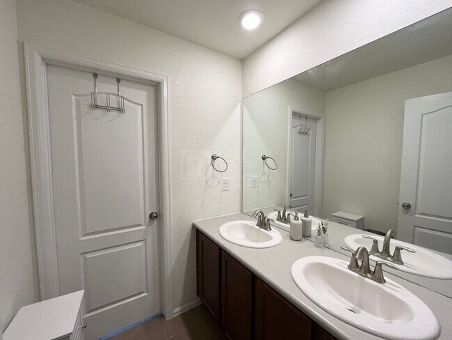 Building Photo - 13360 Olive St