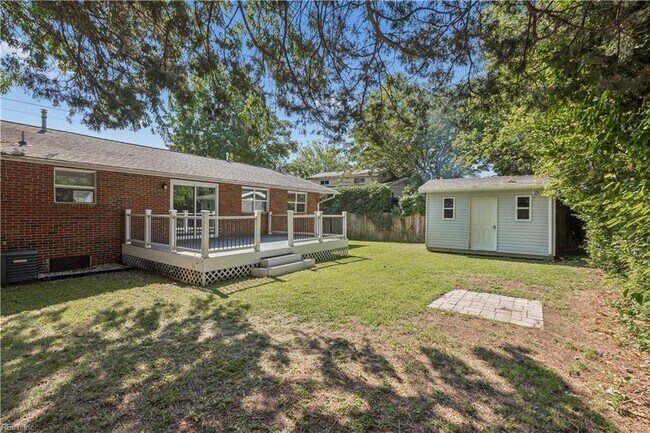 Building Photo - 9505 Beaumont St