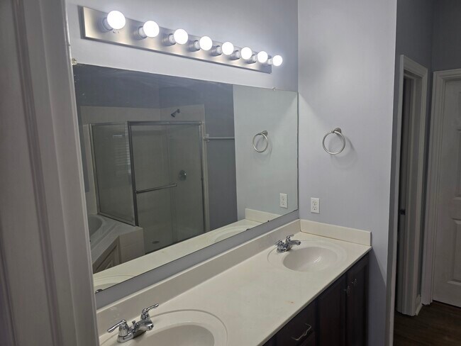 Building Photo - 3296 Wind Dr