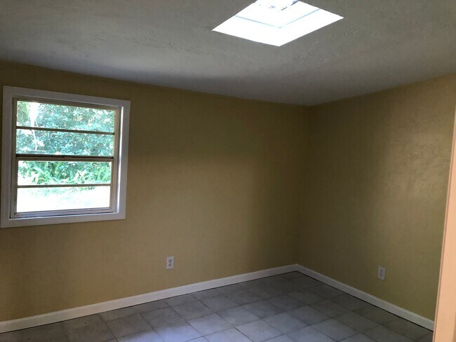 Building Photo - Great home in West Park off of Newberry Road.