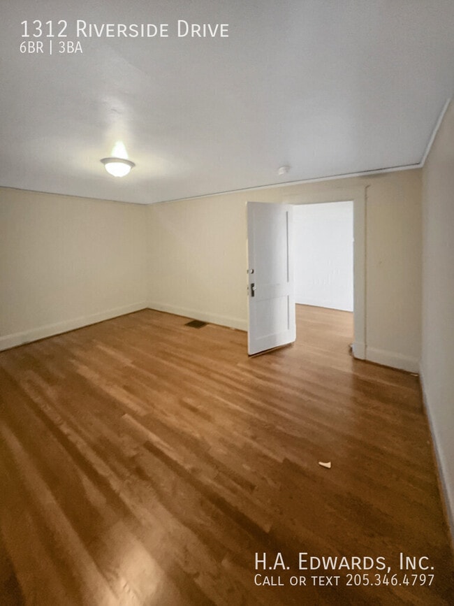 Building Photo - 1312 Riverside Dr