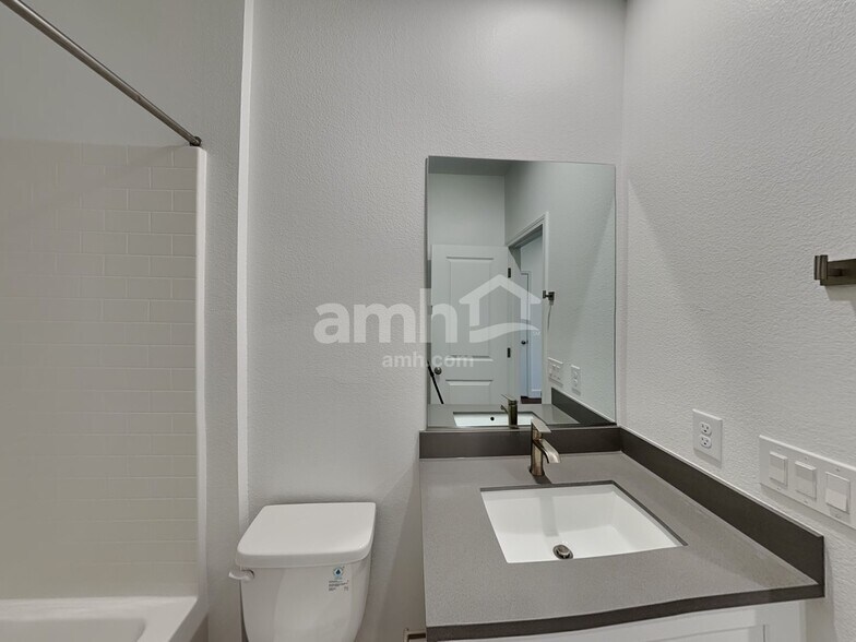 Building Photo - 10132 W Oleta Ave