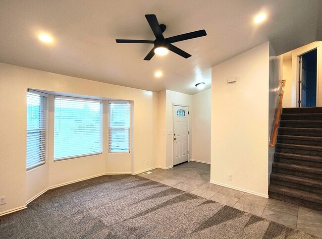 Building Photo - Updated 4 Bd 3 Ba Home in Sandy