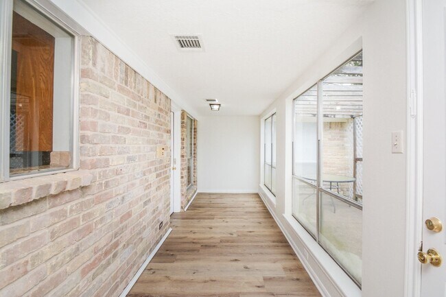 Building Photo - 10811 Vickijohn Ct