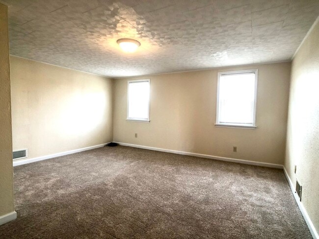 Building Photo - Mt Washington, 2 Bed 1.5 Bath House with Parking, A/C, Patio and More!