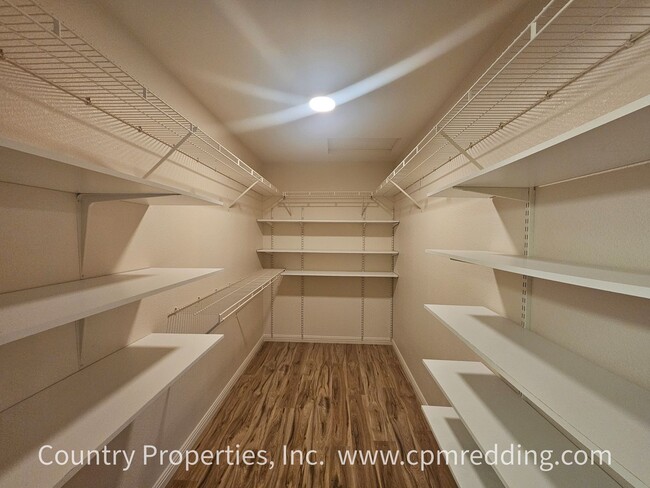 Building Photo - Spacious Home in Saratoga Estates with Lan...