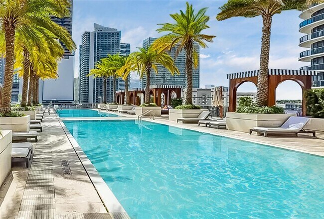 Building Photo - 801 S Miami Ave