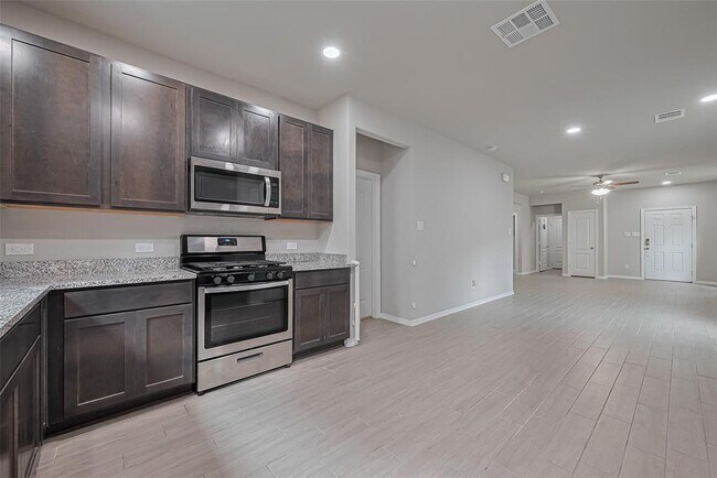 Building Photo - 24742 Russet Bluff Trl