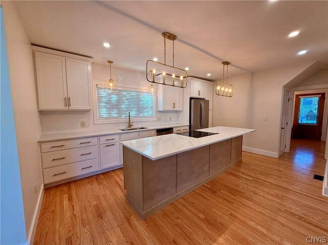 Building Photo - 11 Sanger Ave