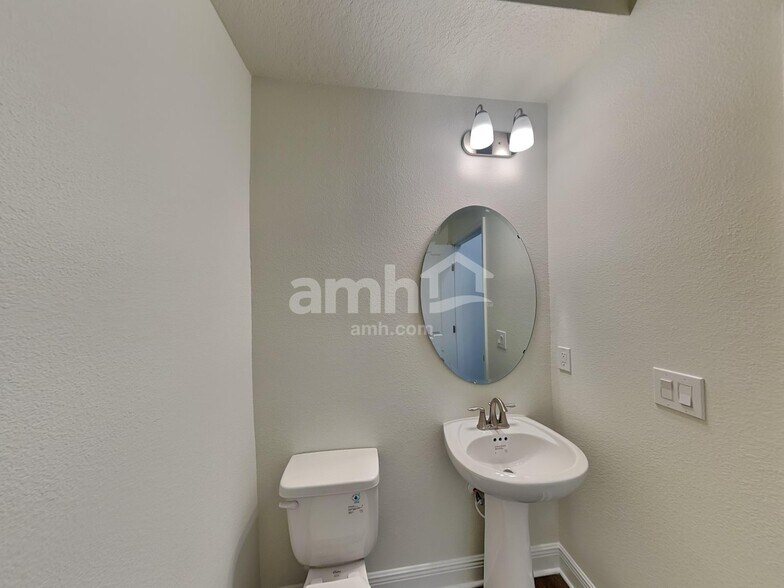 Building Photo - 1124 Heavenly Dr