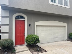 Building Photo - Charming Two Bedroom Loft in Houston with ...