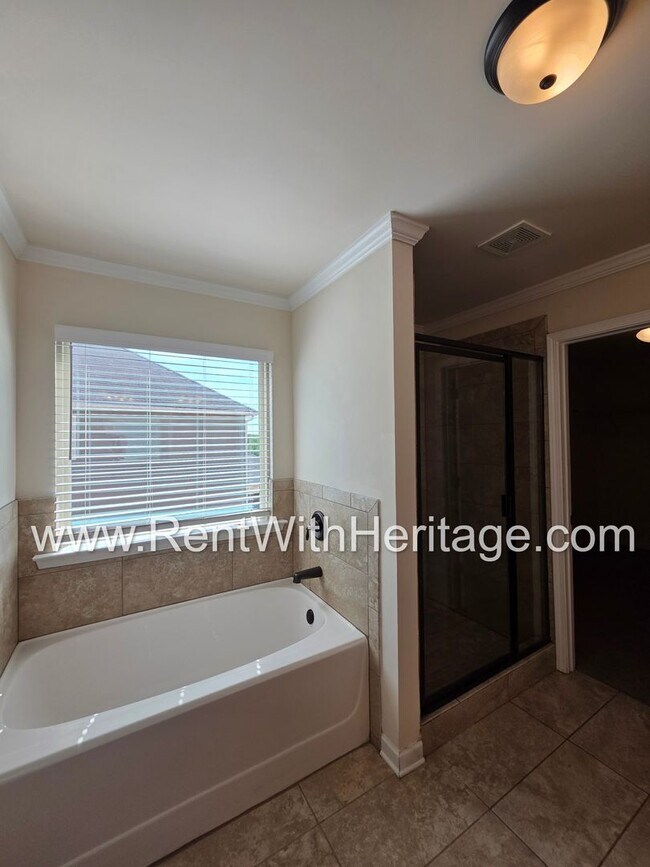 Building Photo - ABSOLUTELY BEAUTIFUL 5 BEDROOM/ 4.5 BATH HOME YOU DONT WANT TO MISS.