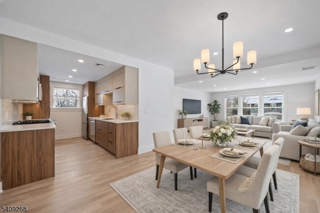 Building Photo - 96 Watchung Ave