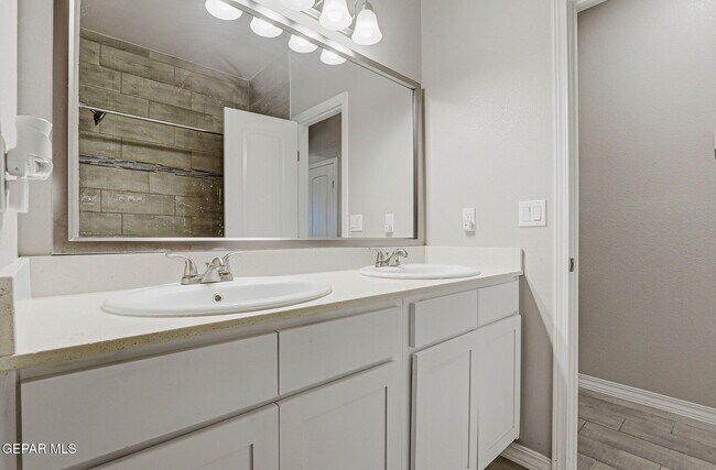 Building Photo - 13912 Loreina Luz Ave