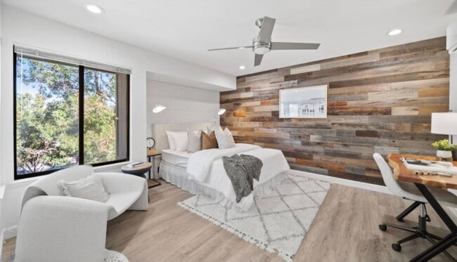 Building Photo - 906 La Barbera Dr