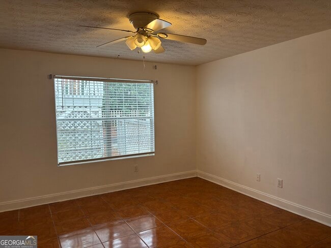 Building Photo - 12 Intown Pl