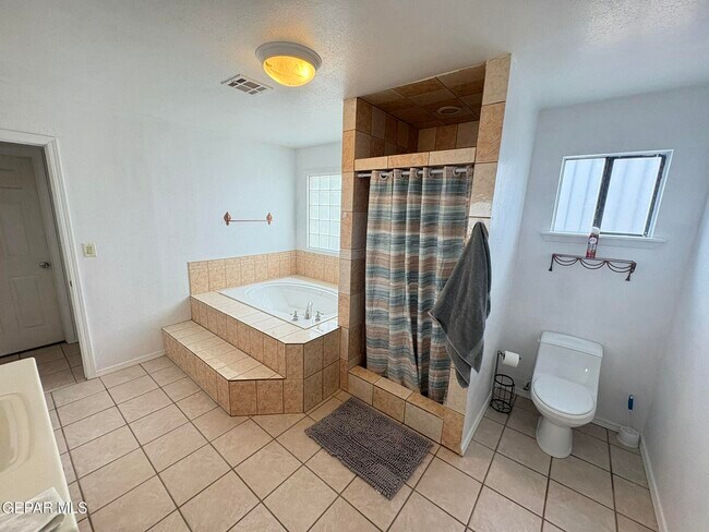 Building Photo - 316 S 6th St