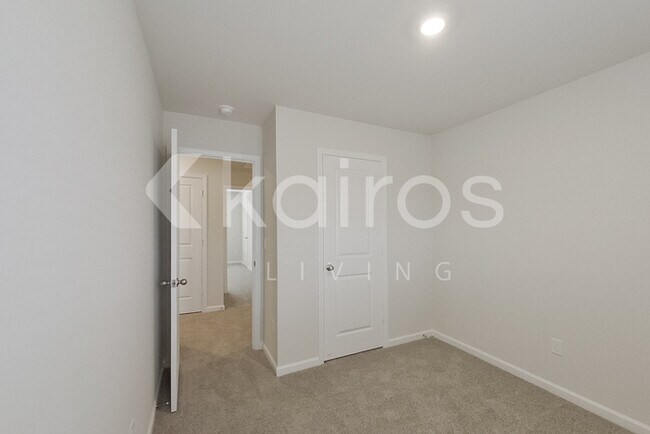 Building Photo - 2579 Banyon Cir