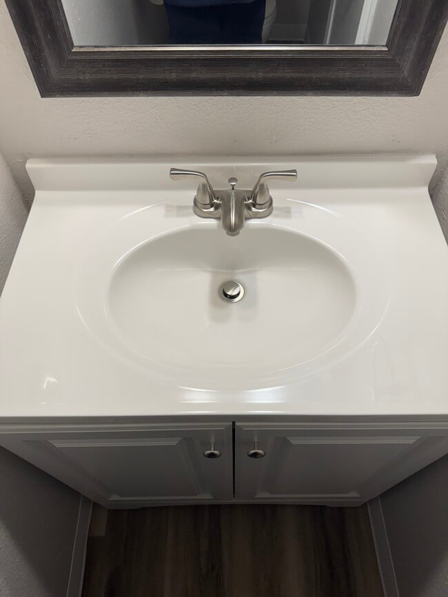 Building Photo - Fully Renovated 2 bedroom, 1.5 bath Apartment with New Appliances and Separate Garage!  Fully Rem...