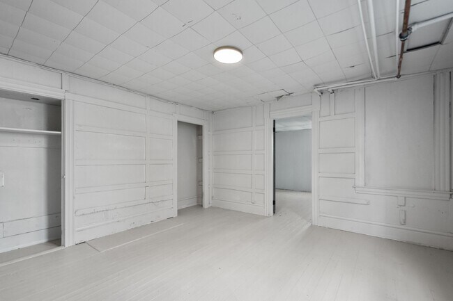Building Photo - Beautiful 3 bedroom in McKees Rocks availa...