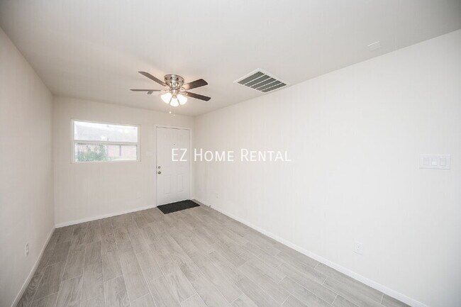 Building Photo - 5040 Mallow St