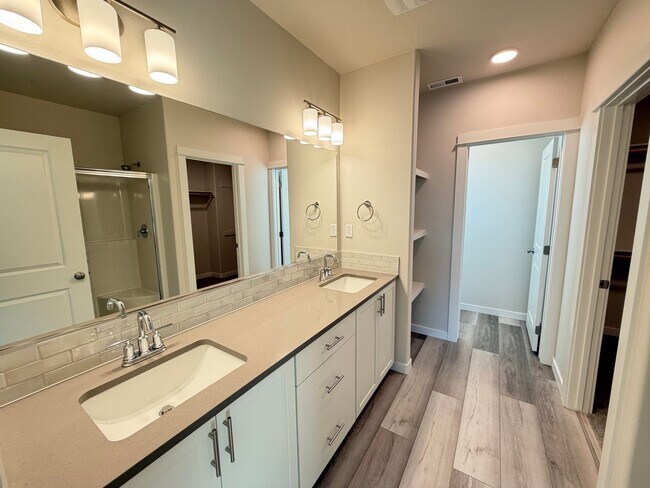 Building Photo - Brand New Hayden Home